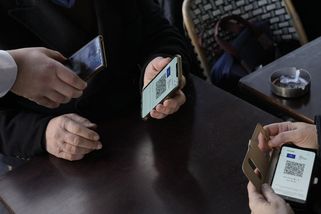 Nemohou prakticky nikam. Příběhy ze života Francouzů bez očkování - Seznam Zprávy